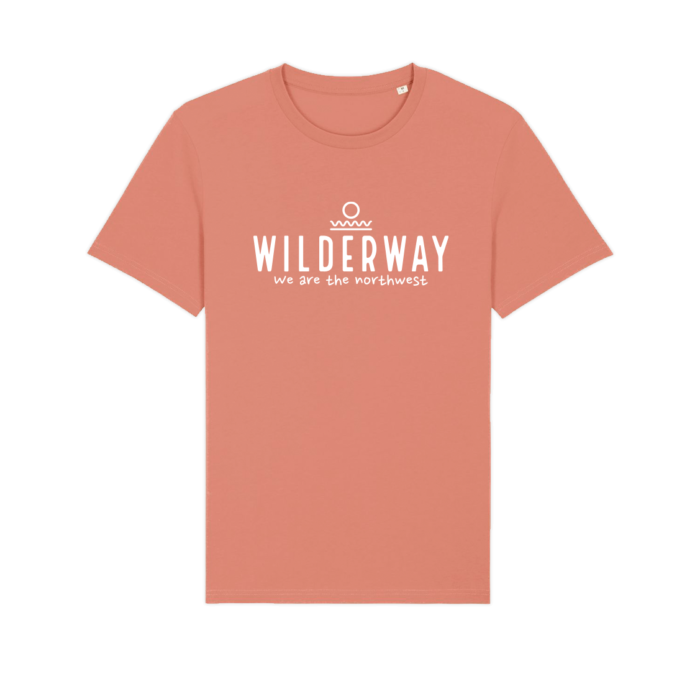 La camiseta wilderway rosa atardecer es ideal para lucir en tus aventuras
