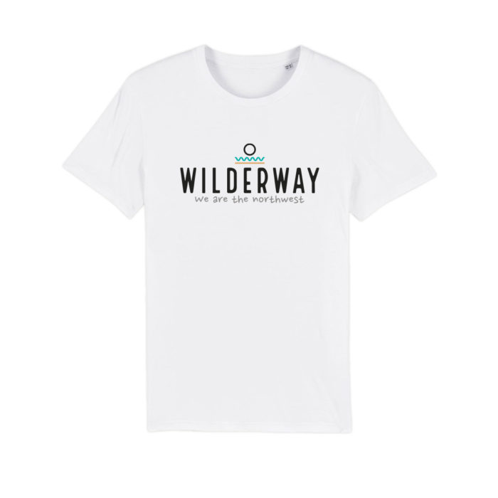 La camiseta wilderway blanca es un básico en tu armario para días de sol