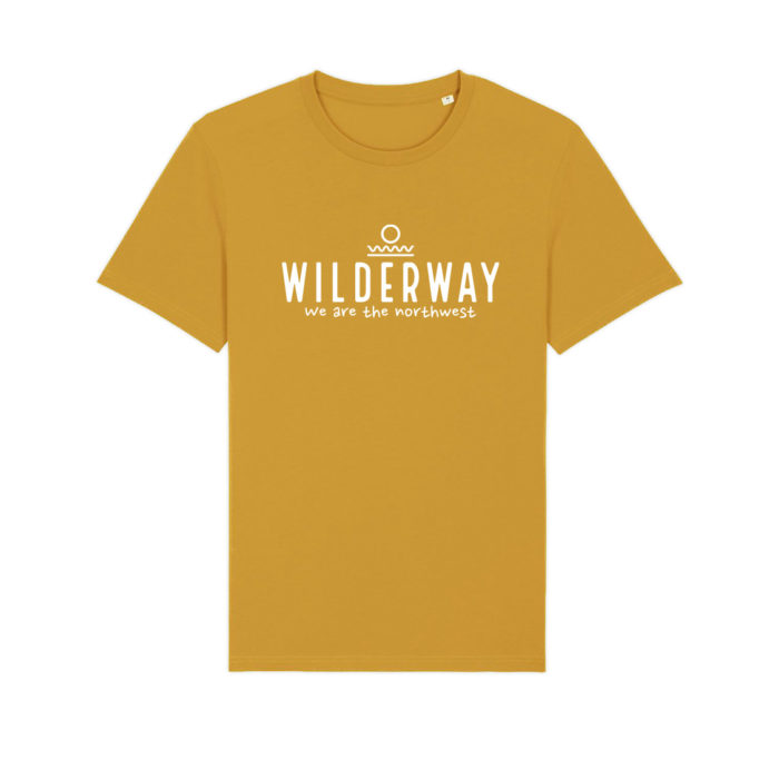 La camiseta wilderway ocre está confeccionada con algodón orgánico