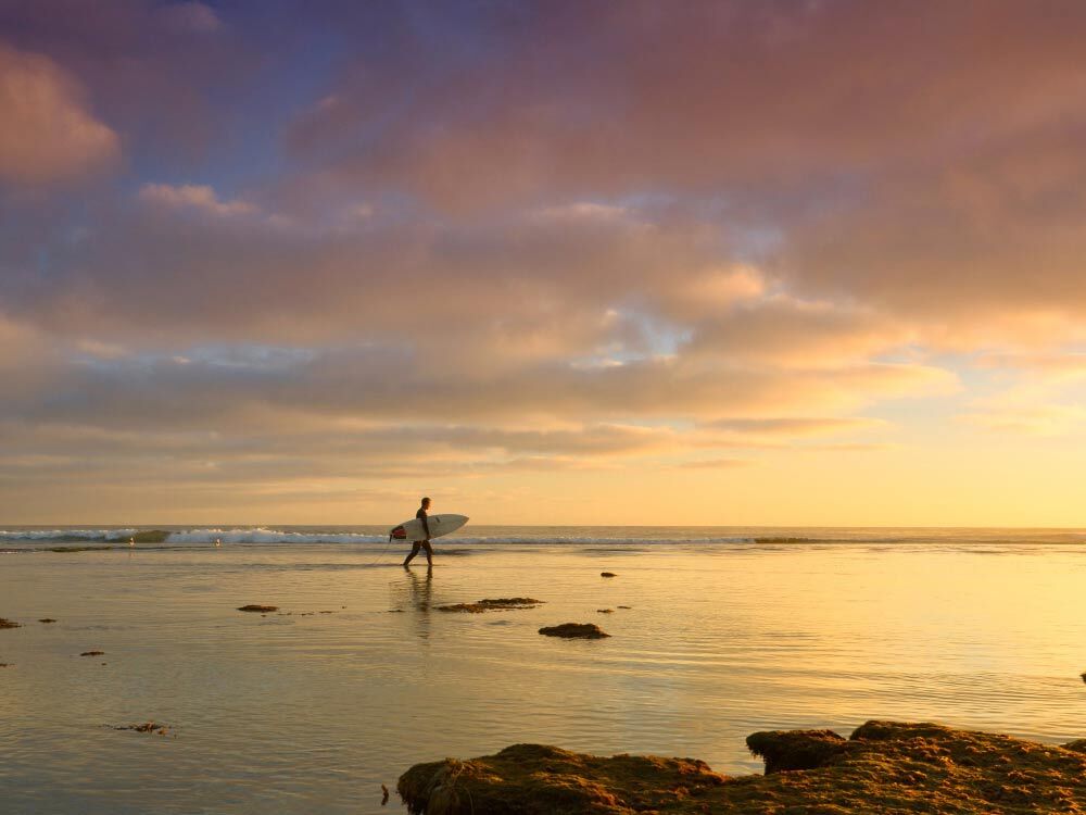 La playa de Doniños y Razo, entre las mejores playas para hacer surf en el norte gallego